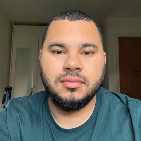 Cleberson Alves de Souza, de camiseta verde